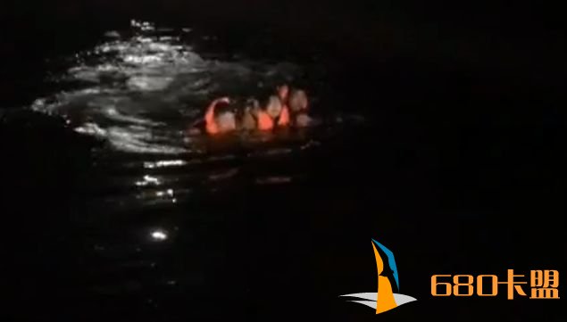 和平精英免费自瞄辅助安徽一救援队志愿者零下6度光膀跳入河中，救起